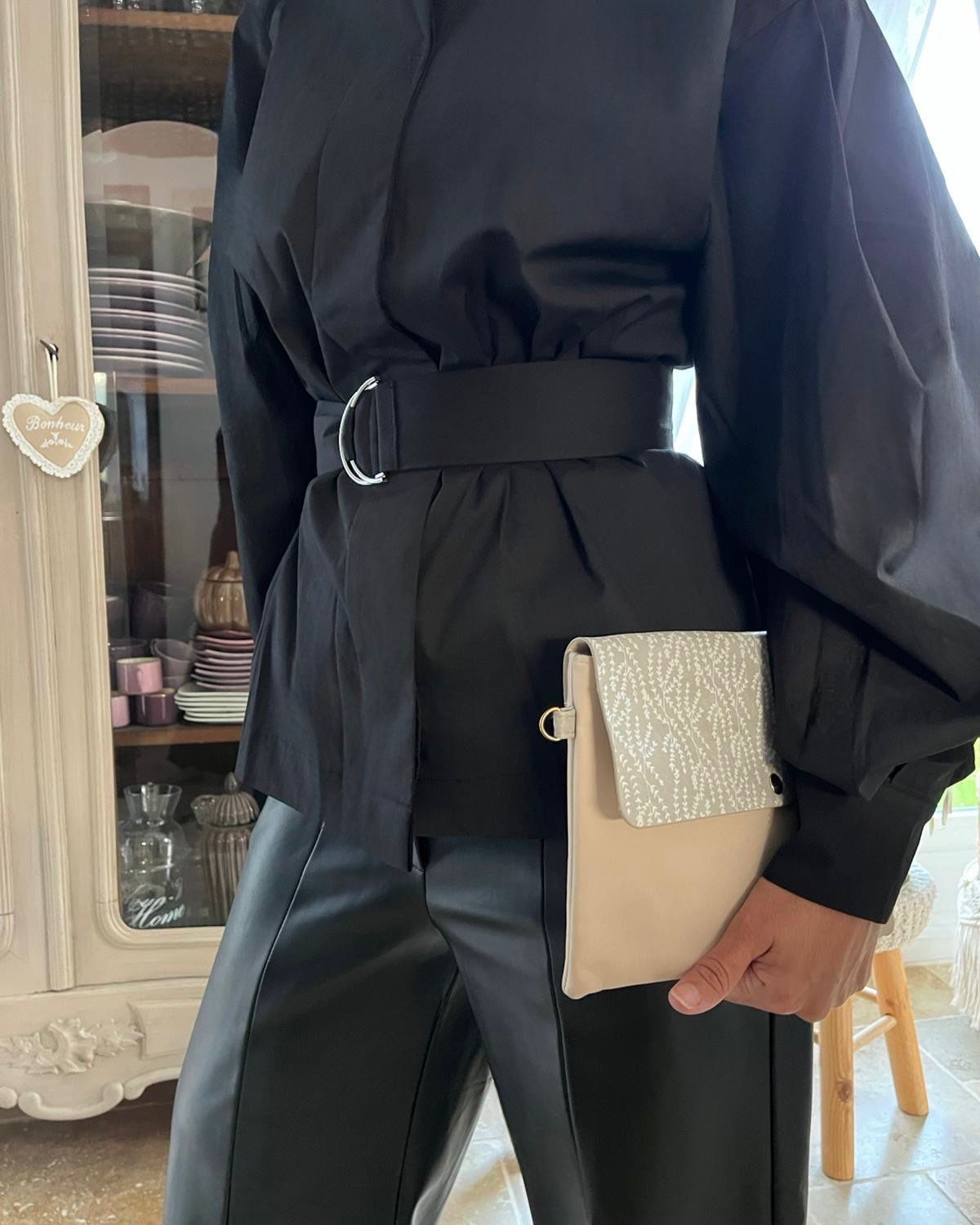 blouson léger noir à col haut blouson léger noir à col haut